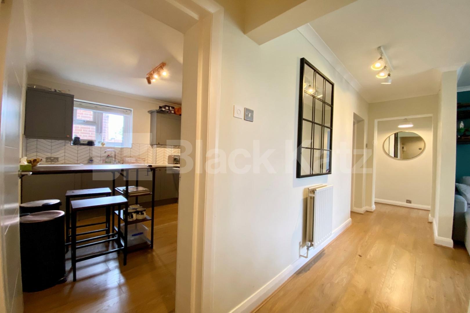 Contemporary and stylish two bedroomed in the heart of Brixton Arlington Lodge Brixton hill, Brixton
